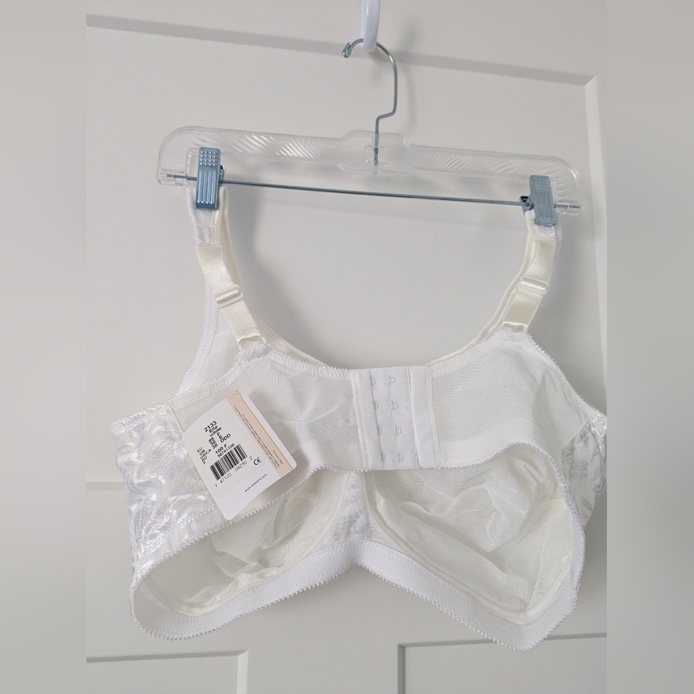 Ladies Amoena Mastectomy Bra - Picture 2 of 4